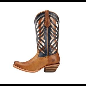 Looking for these boots in 9.5/10! (Not for sale)